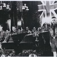 Die Hitler-Jugend bei der Totenwache auf dem Freiburger Hauptfriedhof f�r die gefallenen �Kameraden� am 18.04.1936